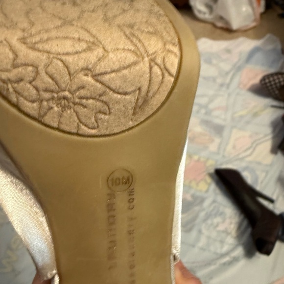 Chinese Laundry Cream Heels with Ankle Strap - Picture 4 of 4